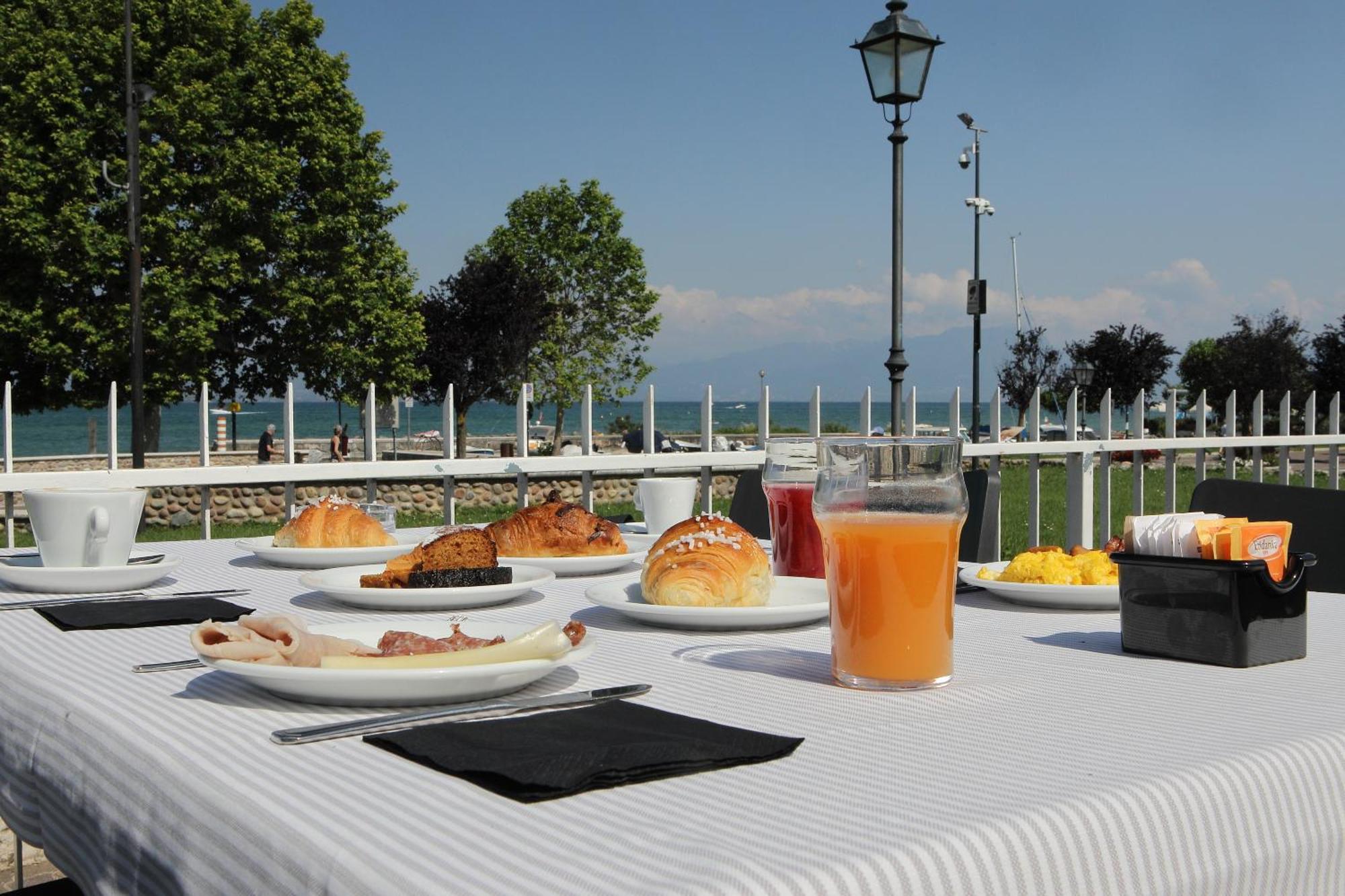 Hotel Campanello Castelnuovo del Garda Esterno foto